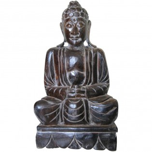 Buddha sitzt in Holz