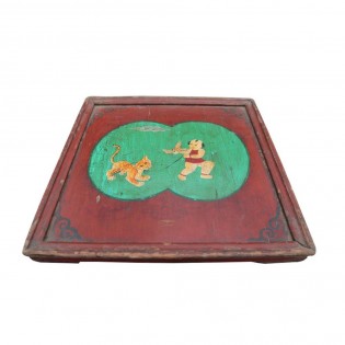 Chinese lacquered tray with decorations