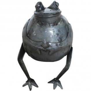 Iron Indian frog statue