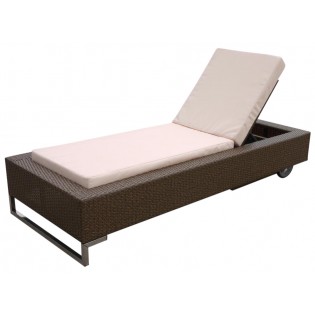 High-quality elegant deck-chair for outdoor use with aluminum frame and covered in Polyrattan