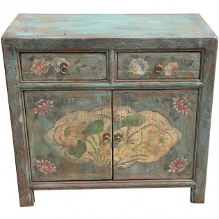 Small Chinese sideboard with decorations