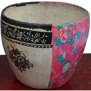 Vase chinois avec du papier peint