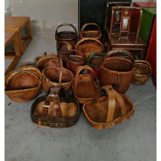 Antico cesto cinese in rattan