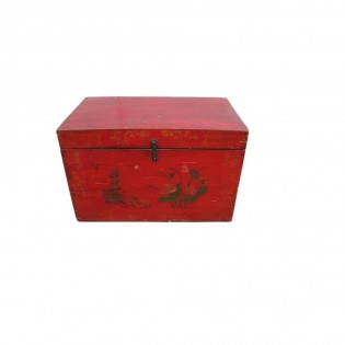 Caja roja china con las decoraciones