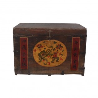 Caja china con decoraciones