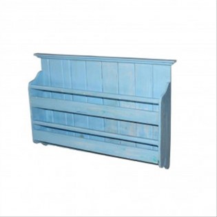 Plato de madera en color azul claro.